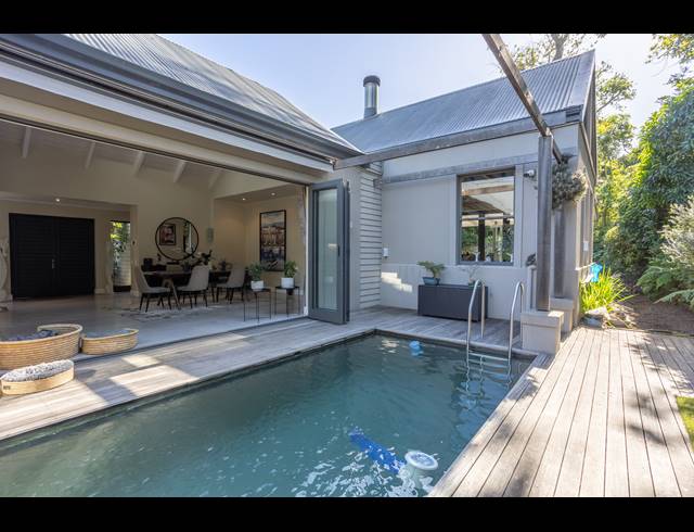 4 BEDROOM HOUSE TO LET IN CONSTANTIA